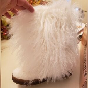 Bearpaw Fluffy White Fur Boots 8